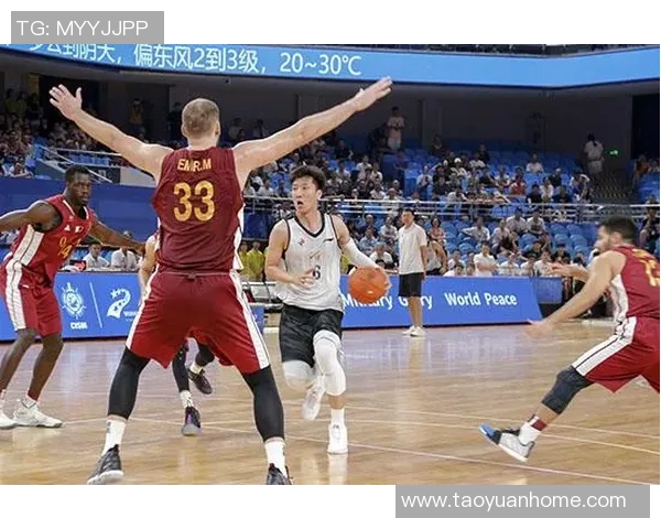 军运会男篮对决中国队迎战卡塔尔队全力争胜展现实力与团队精神