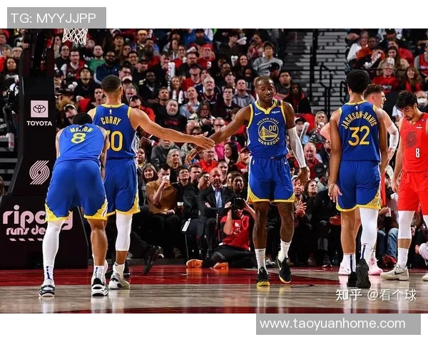 勇士与开拓者精彩对决瞬间回顾,篮球场上的激情与荣耀交织 勇士与开拓者精彩对决瞬间回顾,篮球场上的激情与荣耀交织