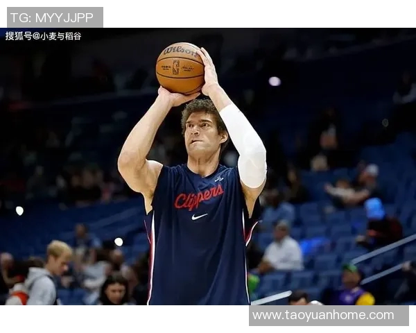 布鲁克洛佩斯:从篮球场上的巨人到全能战士的蜕变之路 布鲁克洛佩斯:从篮球场上的巨人到全能战士的蜕变之路