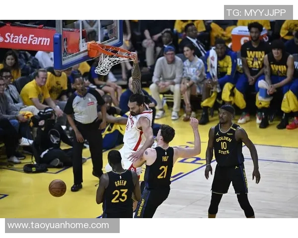 莫斯科火队与乌拉尔队的激烈对决展现足球魅力与团队精神