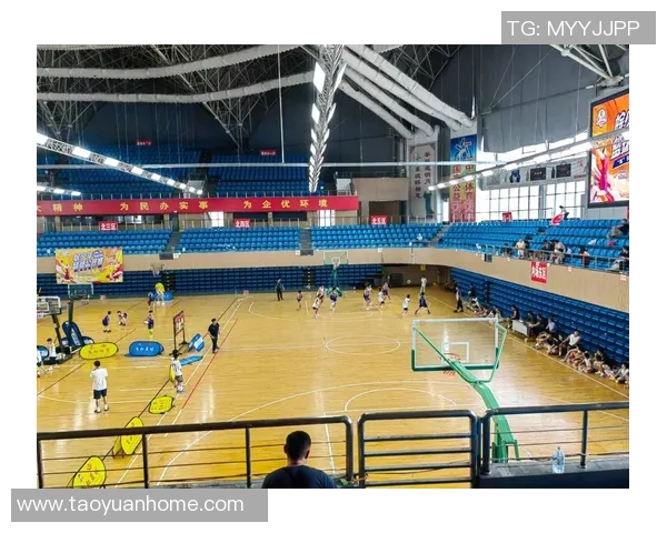 篮球明星意外拍掉小孩篮球引发热议网友纷纷围观现场趣事不断